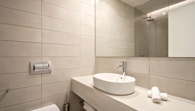 Radisson Resort Plaza Skiathos - Guest room bathroom