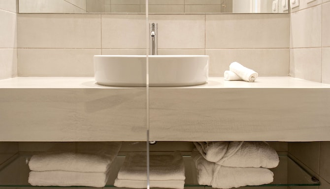 Radisson Resort Plaza Skiathos - Bathroom details