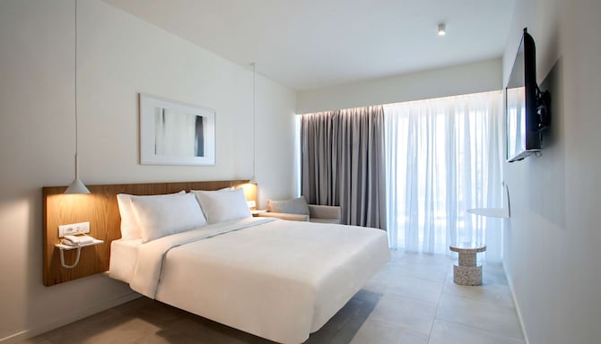 Radisson Resort Plaza Skiathos - Guest room with inland view