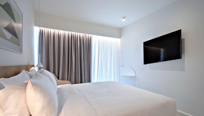 Radisson Resort Plaza Skiathos - Standard room with inland view or sea view