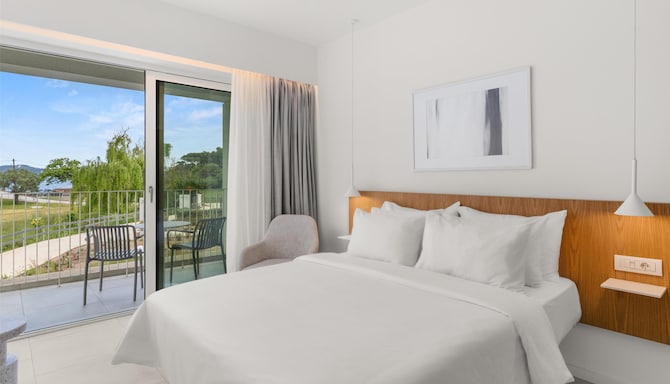 Radisson Resort Plaza Skiathos - Standard room - Inland view