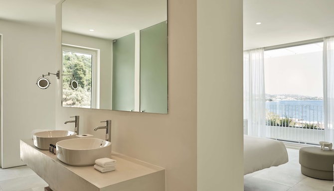 Radisson Resort Plaza Skiathos - Rooftop Suite with whirlpool bath