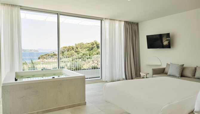 Radisson Resort Plaza Skiathos - Rooftop Suite with whirlpool bath