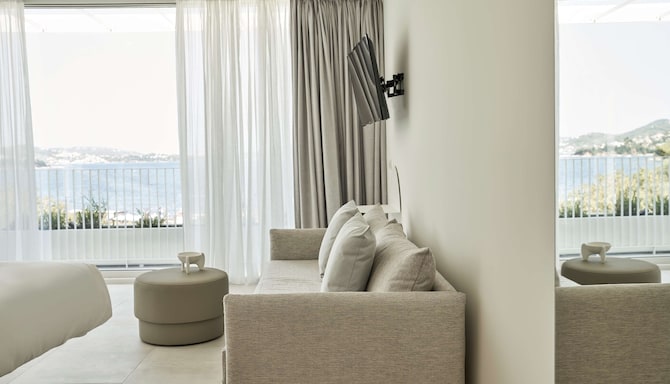 Radisson Resort Plaza Skiathos - Rooftop Suite with whirlpool bath