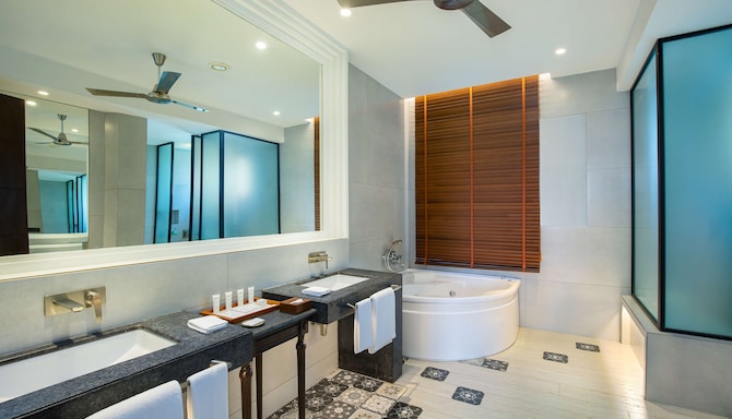 Radisson Resort Pondicherry Bay - Pool Villa bathroom
