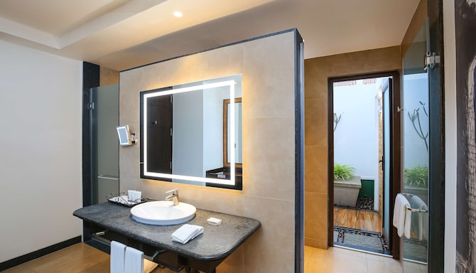 Radisson Resort Pondicherry Bay - Chalet bathroom