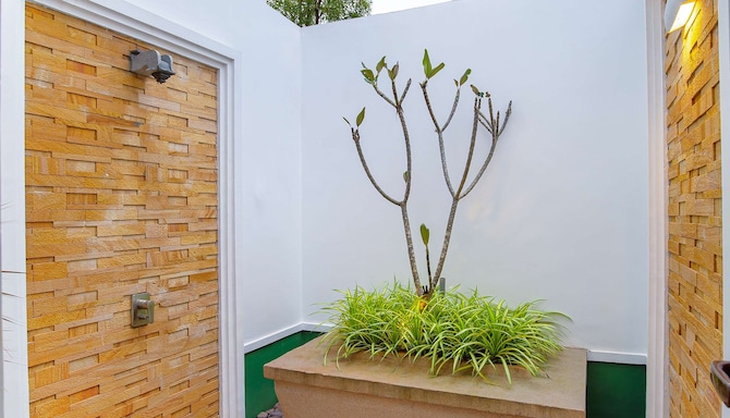 Radisson Resort Pondicherry Bay - Chalet outdoor shower