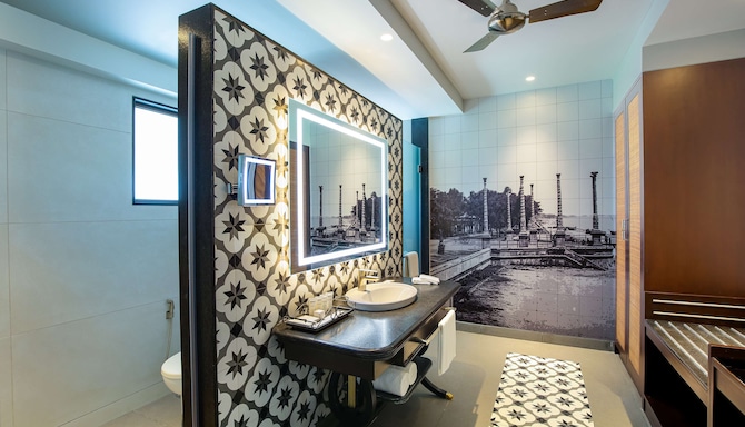 Radisson Resort Pondicherry Bay - Chalet bathroom