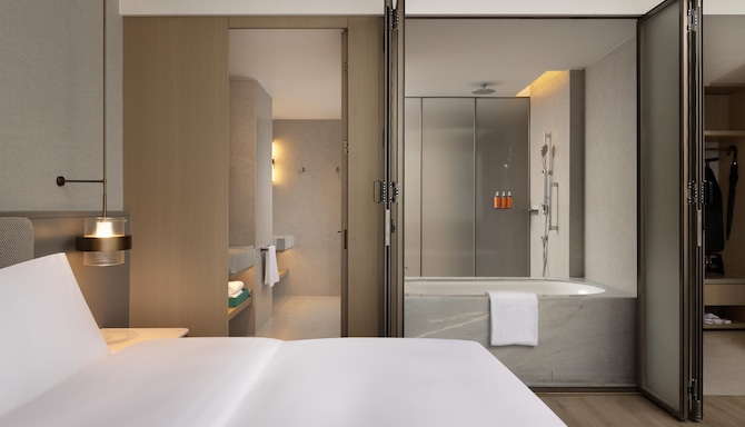 Radisson Resort Qiandao Lake Hangzhou - Deluxe King Suite - Mountain View