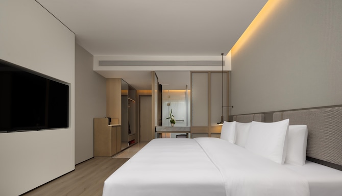 Radisson Resort Qiandao Lake Hangzhou - Superior Deluxe King - Mountain View
