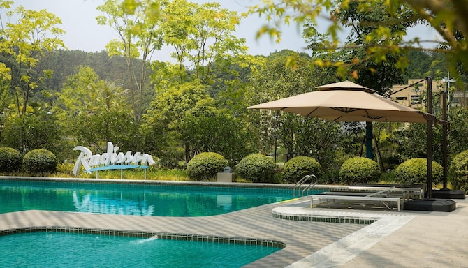 Radisson Resort Qiandao Lake Hangzhou - Outdoor Swimming Pool