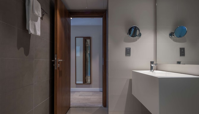 Radisson Resort Ras Al Khaimah Marjan Island - حمام غرفة الضيوف