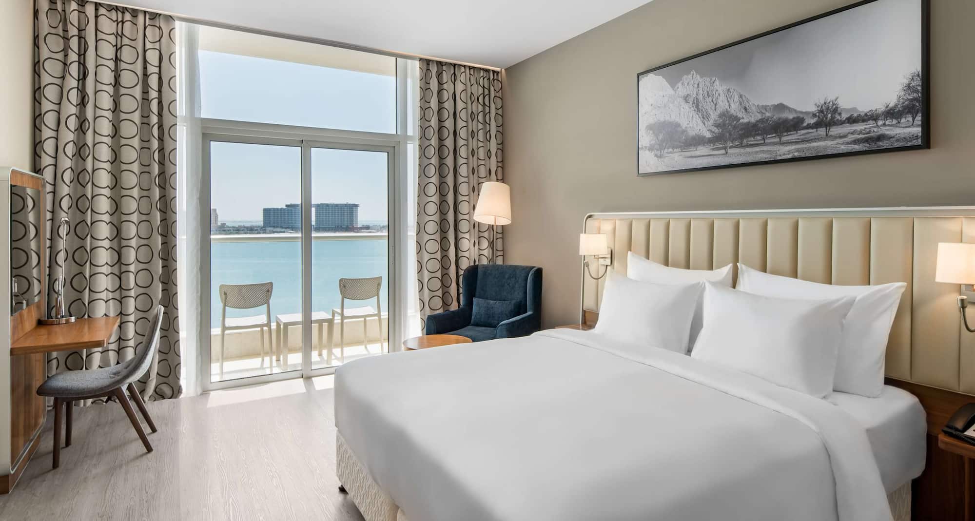 Radisson Resort Ras Al Khaimah Marjan Island - Standard Room with Balcony with sea view & balcony