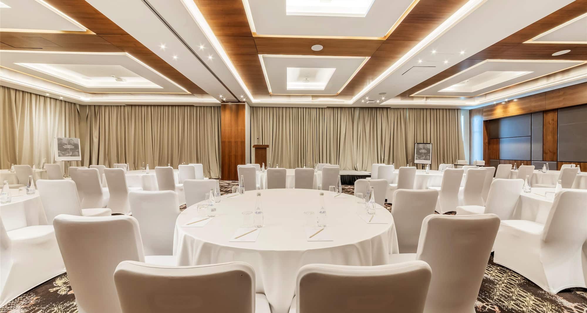 Radisson Resort Ras Al Khaimah Marjan Island - Amman Ballroom: Cabaret