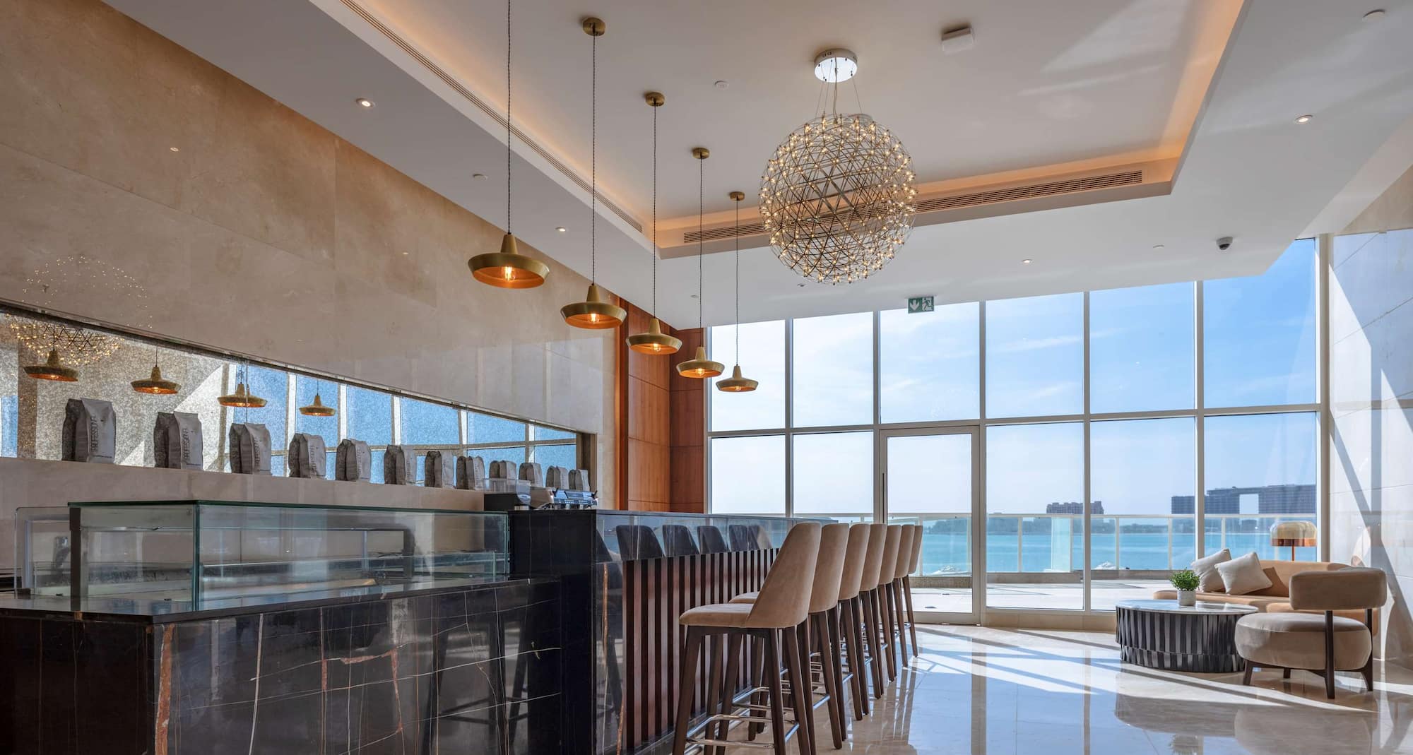 Radisson Resort Ras Al Khaimah Marjan Island - кафе BakeHouse в фойе