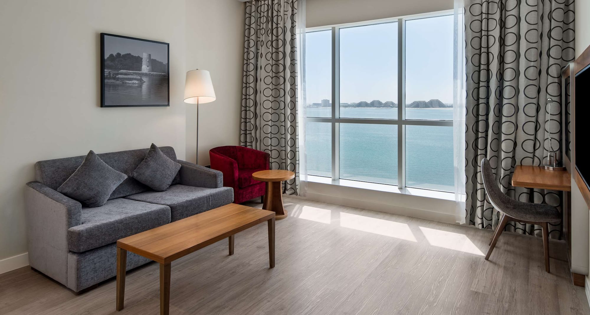 منتجع راديسون رأس الخيمة، جزيرة المرجان - جناح صغير بإطلالة على البحر