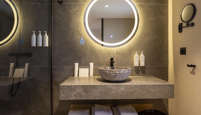 Radisson Resort & Residences Tenerife - Baño de la habitación de invitados