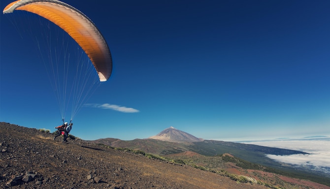 Radisson Resort and Residences Tenerife - Paragliding - Photo: Turismo de Tenerife