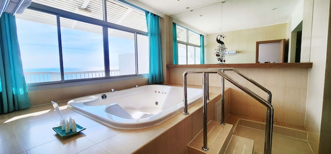 Radisson Resort & Spa Hua Hin - Penthouse Bathroom