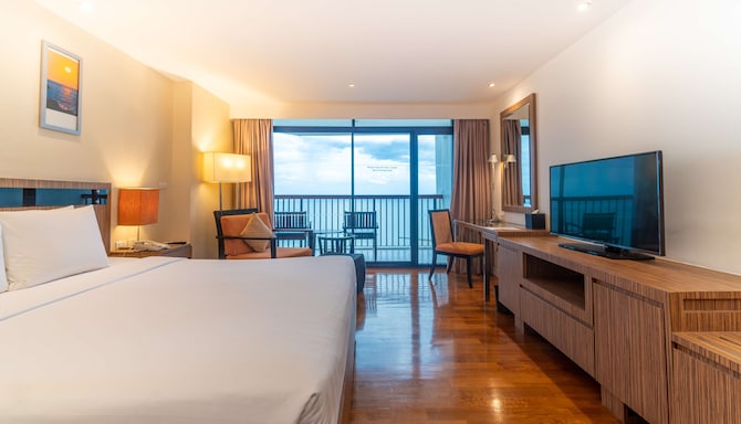 Radisson Resort & Spa Hua Hin - Executive King Suite with ocean view