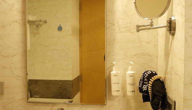 Radisson Resort & Spa Kandla - Executive Guest Room Washroom