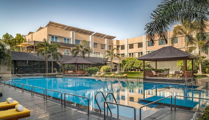 Radisson Hotel Kandla - Swimming Pool