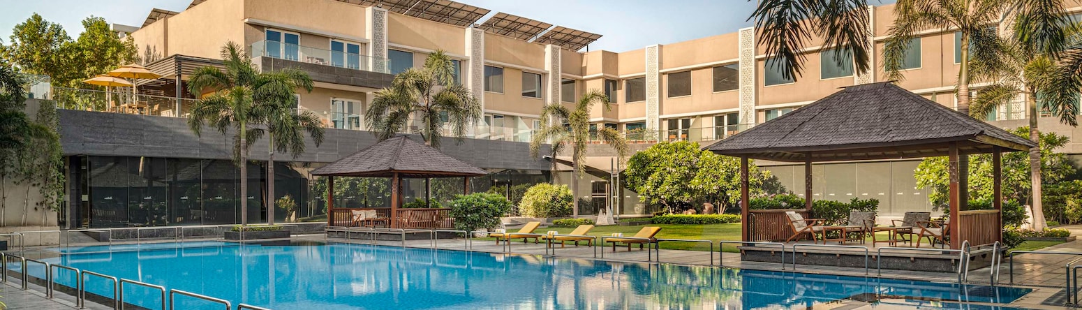 Radisson Hotel Kandla - Swimming Pool