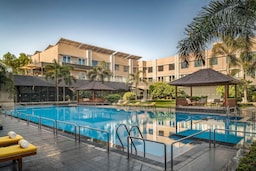 Radisson Hotel Kandla - Swimming Pool