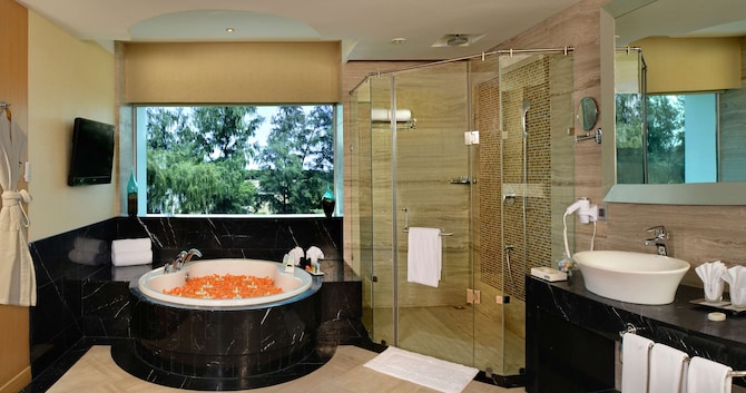 Radisson Resort & Spa Kandla - Presidential Suite