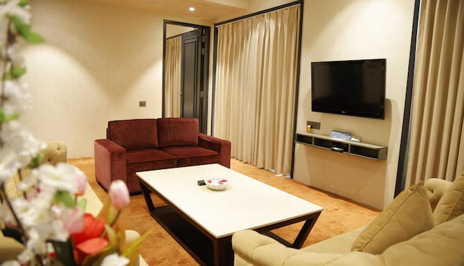 Radisson Resort & Spa Kandla - Villa Gazebo Living Room