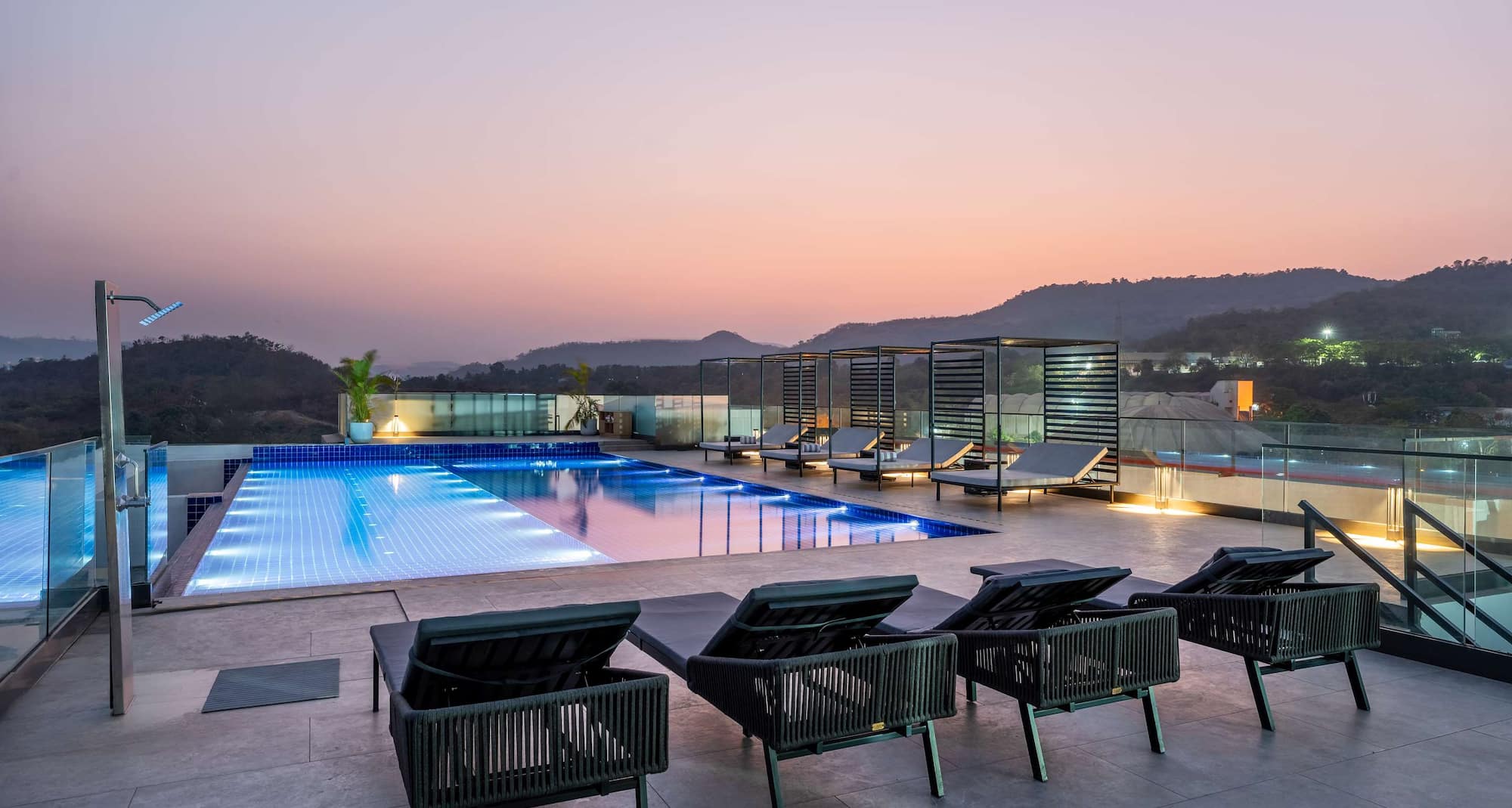 Radisson Resort and Spa Khopoli - Pool
