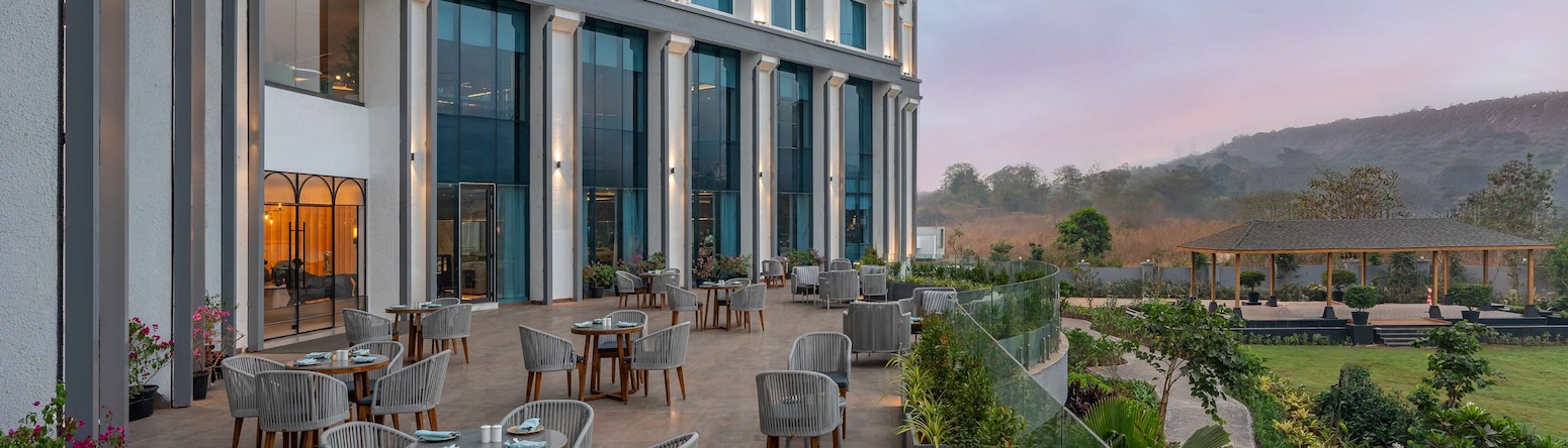 Radisson Resort and Spa Khopoli - Courtyard