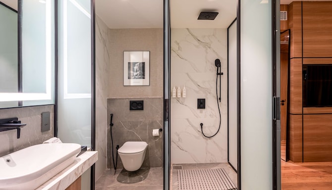 Radisson Resort & Spa Khopoli - Premium Suite Bathroom
