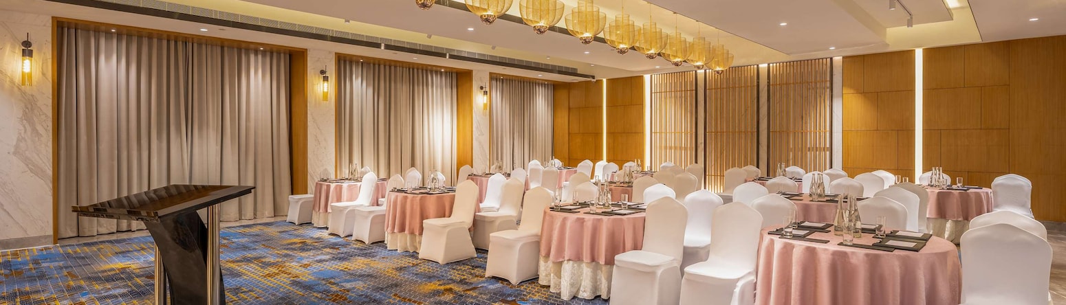 Radisson Resort and Spa Khopoli - Zenith room