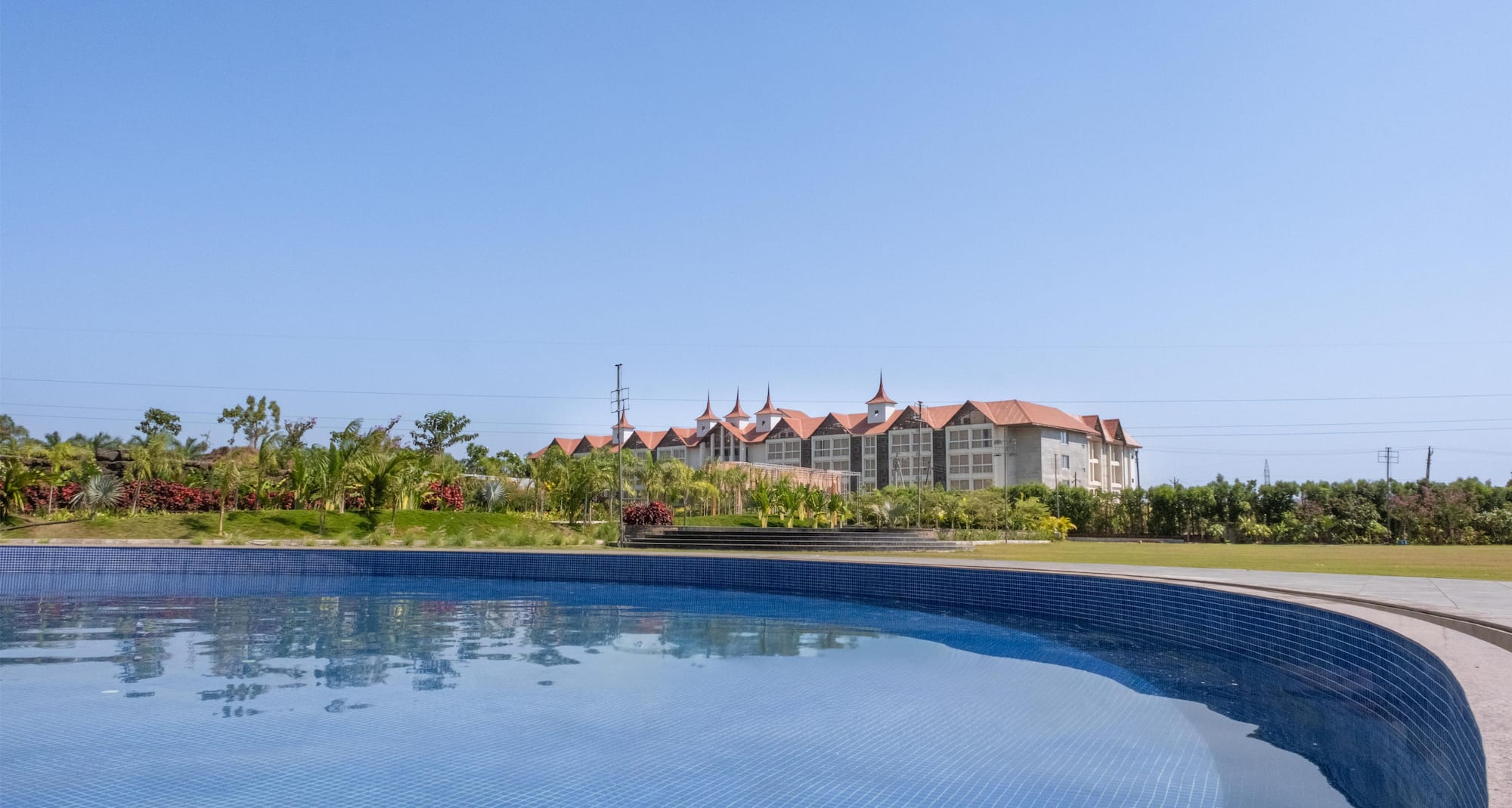 Radisson Resort & Spa Sasan Gir - Swimming Pool