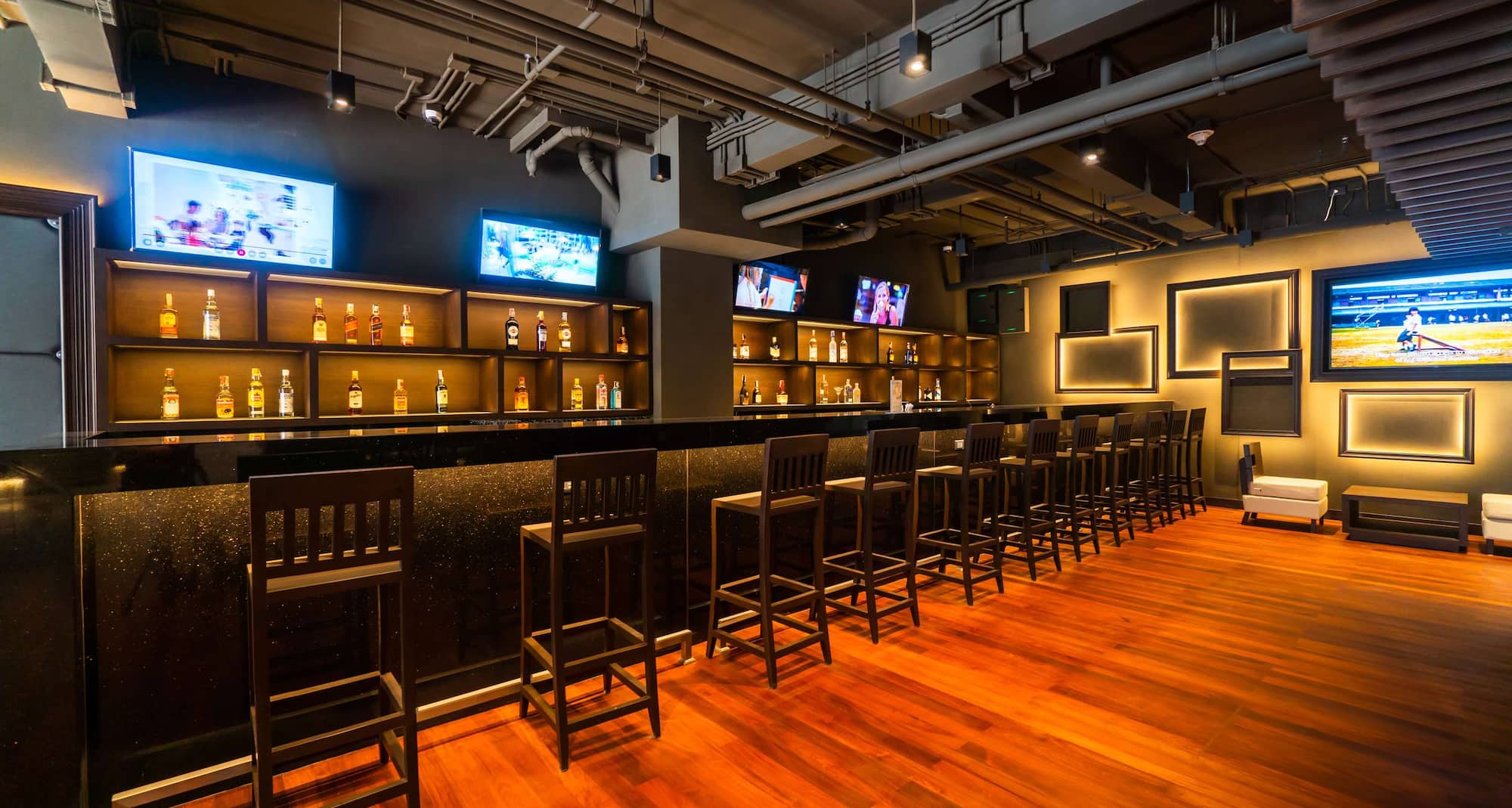 Radisson Resort & Suites Phuket - Champions Sports Bar