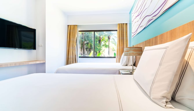Radisson Resort & Suites Phuket - 2 Bedroom Suite with terrace & pool view