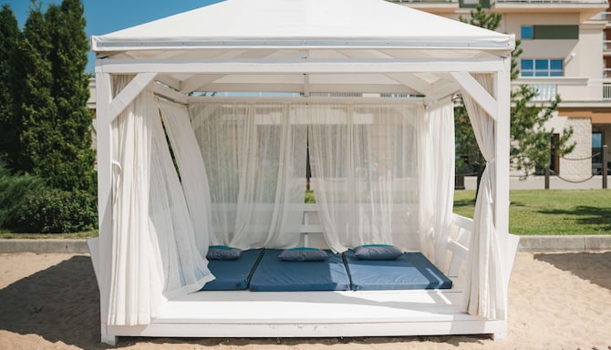 Radisson Resort, Zavidovo - Bungalows on the beach