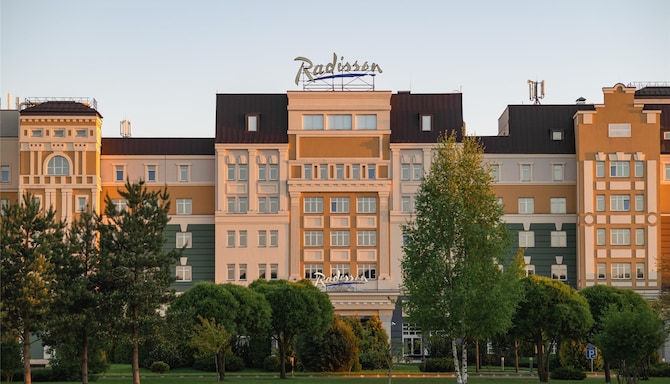 Radisson Resort, Zavidovo - Summer sunset exterior