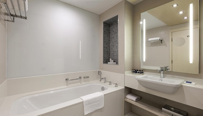 Radisson Resort, Zavidovo - Гостевая комната с ванной