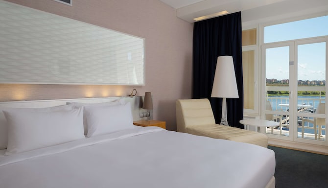 Radisson Resort, Zavidovo - Superior room - waterfront view