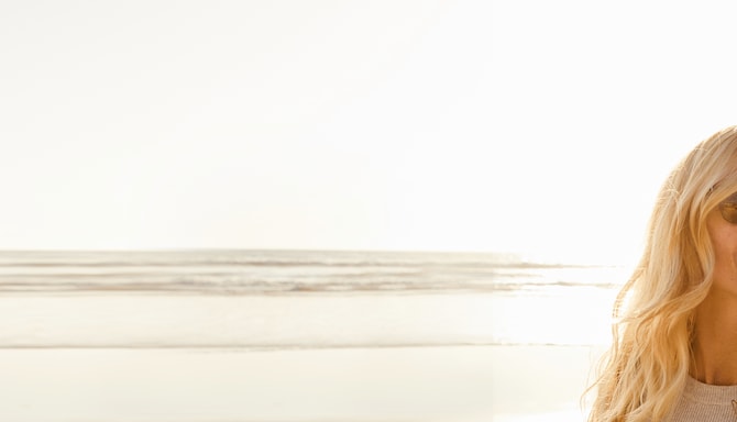 Enseigne Radisson Rewards - RR 1 000 points bonus par nuit - Image bannière - Représentation couple xpx