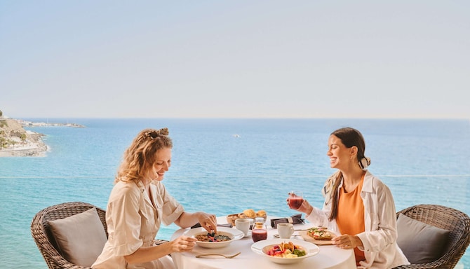 Radisson Rewards Brand - Friends having Free breakfast for 2 - Radisson Rewards