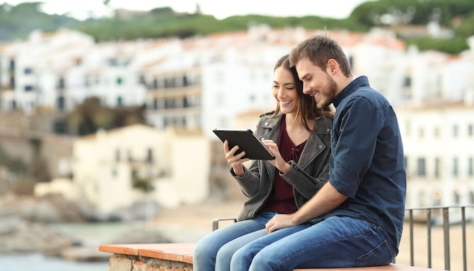 Marke Radisson Rewards - Reisendes Paar