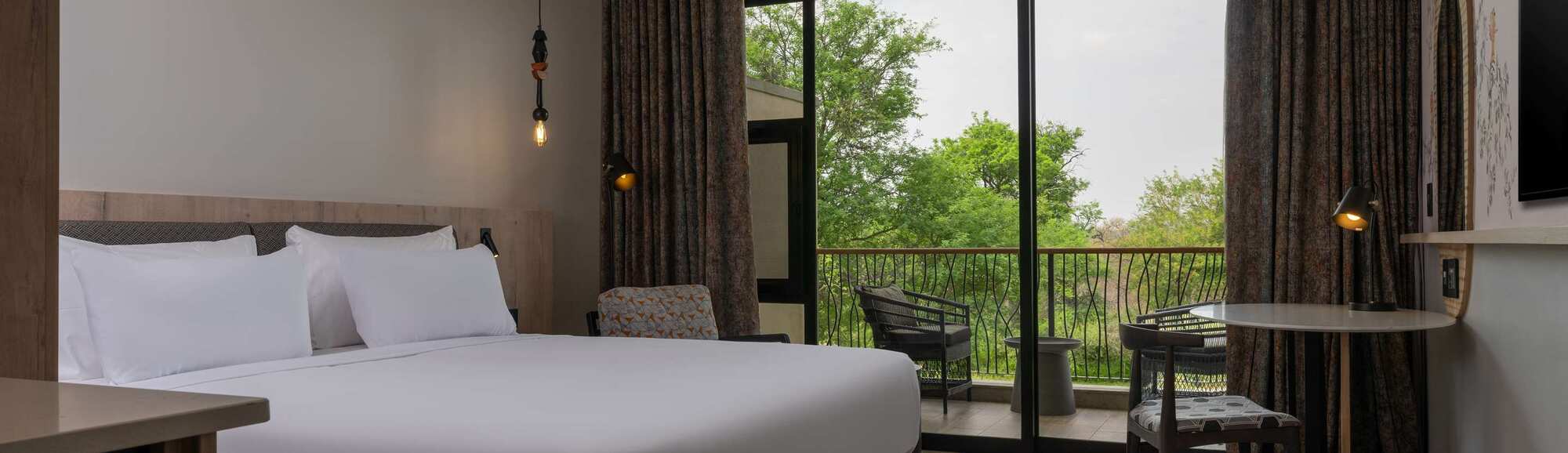 Radisson Safari Hotel Hoedspruit - Superior Room - Drakensberg Mountain View
