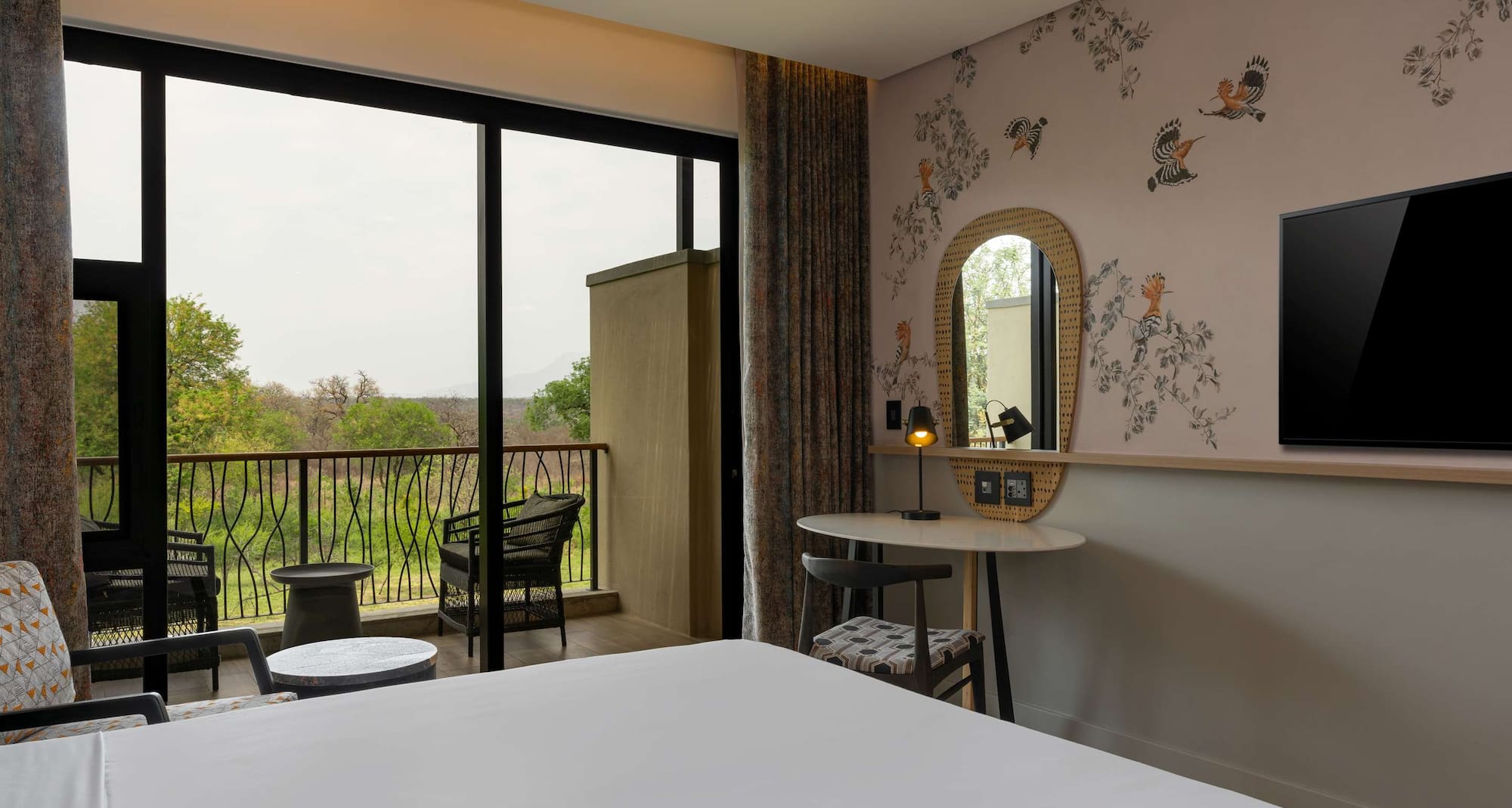 Radisson Safari Hotel Hoedspruit - Superior Room - Drakensberg Mountain View