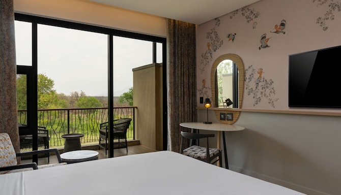 Radisson Safari Hotel Hoedspruit - Superior Room - Drakensberg Mountain View