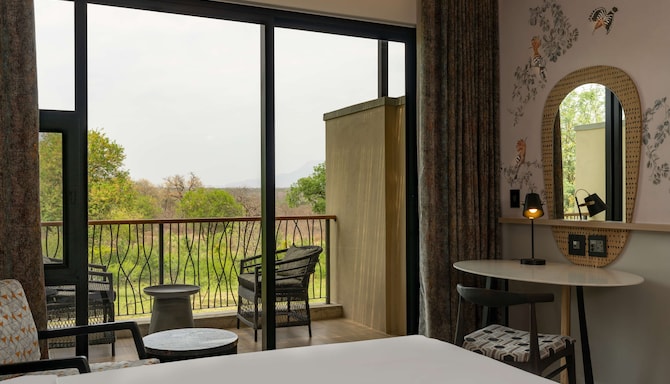 Radisson Safari Hotel Hoedspruit - Superior Room - Drakensberg Mountain View
