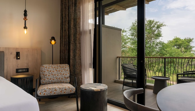 Radisson Safari Hotel Hoedspruit - Superior Room - Drakensberg Mountain View