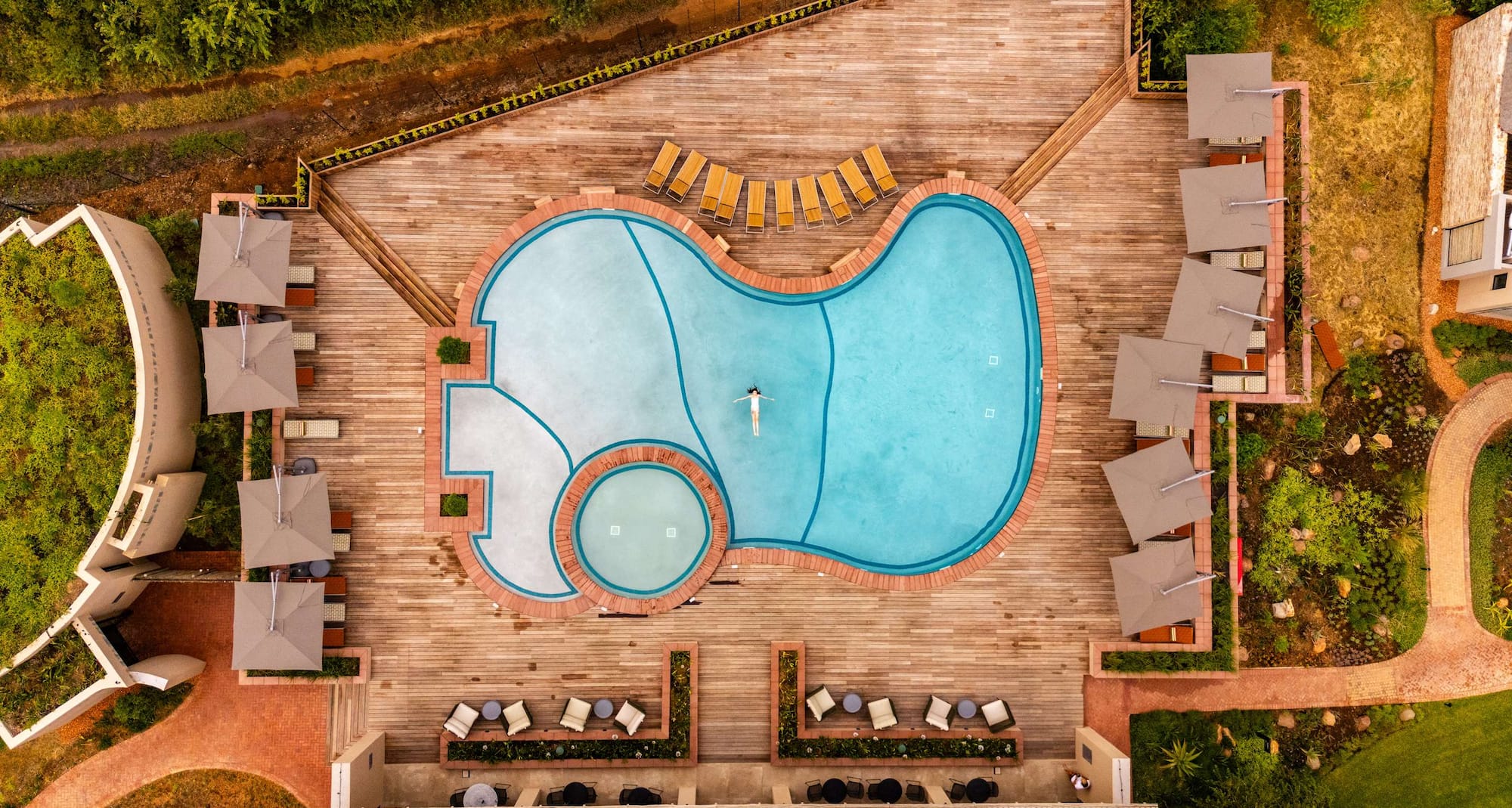 Radisson Safari Hotel Hoedspruit - Outdoor pool Landscape